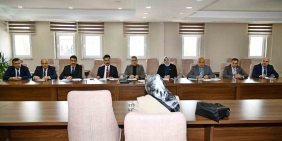 Vali Çiçek halk gününde vatandaşların sorunlarını dinledi