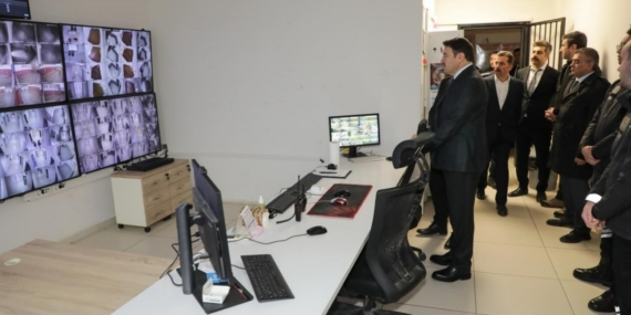 Vali Işın’dan İl Göç İdaresi Müdürlüğü Geri Gönderme Merkezi’nde denetim