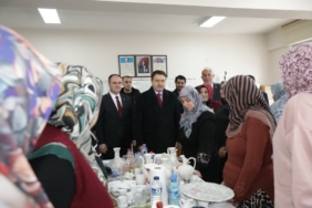 Vali Musa Işın, Aslanapa Halk Eğitim Merkezi’nde kursiyerlerle buluştu