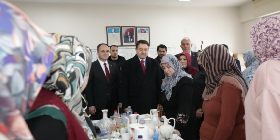 Vali Musa Işın, Aslanapa Halk Eğitim Merkezi’nde kursiyerlerle buluştu