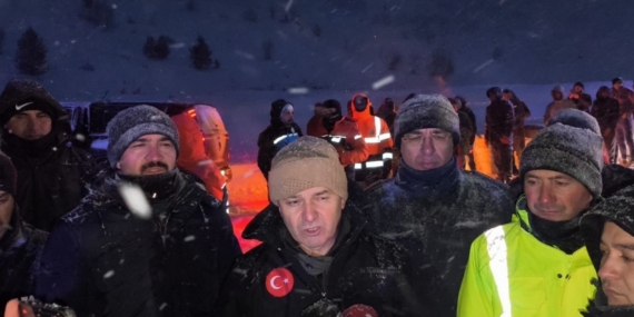 Vali Turan Ergün: "Çığ altındakileri bulmak için çalışmalar yarın sabah yeniden başlayacak"