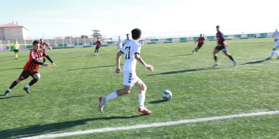 Van 1. Amatör Ligi B Grubu: Erciş Örenespor: 2 - İpekyolu Belediyesi Gençlikspor: 3