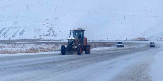 Van-Bahçesaray yolu ulaşıma kapatıldı