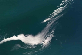 Van Gölü yüzeyindeki köpüklenme şaşırttı