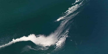 Van Gölü yüzeyindeki köpüklenme şaşırttı