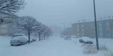 Van kar yağışı: 569 yol kapandı, uçak seferleri iptal edildi