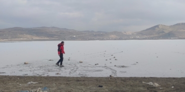 Van’da Sibirya soğukları: Sıhke Göleti’nin yüzeyi buz tuttu
