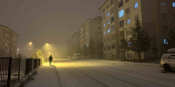 Van’da yoğun kar yağışı