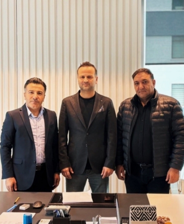 Vanspor, Osman Zeki Korkmaz ile anlaştı