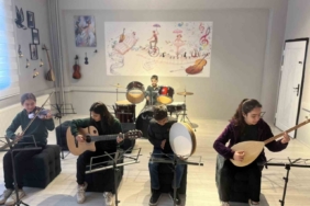 Vefalı eş, hayatını kaybeden kocasının anısına kütüphane ve müzik atölyesi kurdu