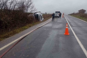 Vize-Soğucak Köyü yolunda petrol tankeri devrildi