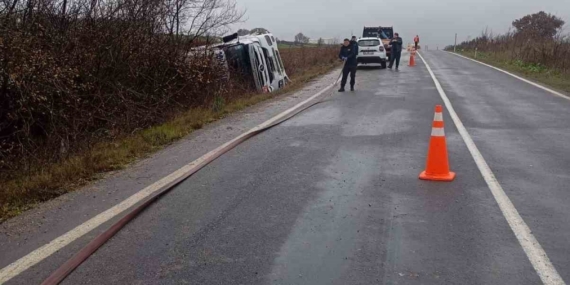 Vize-Soğucak Köyü yolunda petrol tankeri devrildi