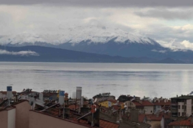 Yağışlar Anamas’ın zirvesini beyazlattı