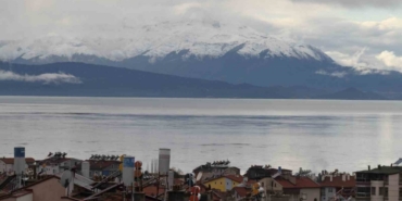 Yağışlar Anamas’ın zirvesini beyazlattı