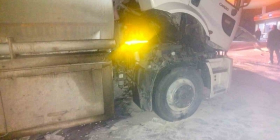 Yakıt yüklü tankerden yükselen dumanlar korkuttu