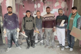 Yanan ev imece usulü tamir ediliyor