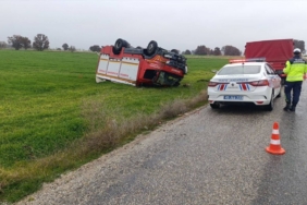 Yangına giden itfaiye aracı kaza yaptı: 1 yaralı