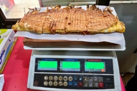 Yarım kiloluk dev tost, 600 liraya satılıyor