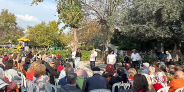 Yaşlı evinde kuşakları buluşturan yeni yıl etkinliği