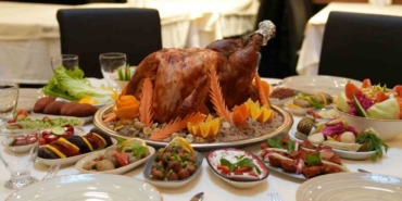 Yeni yıl akşamının lezzeti kestaneli bademli Sahan yılbaşı hindisi