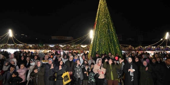 Yeni Yıl Festivali akşam saatlerine renk kattı