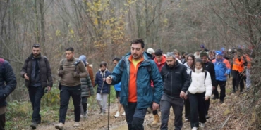 Yenişehir’de doğa yürüyüşü ile gençler stres attı