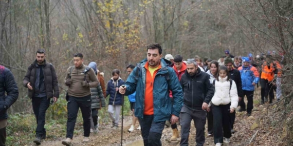 Yenişehir’de doğa yürüyüşü ile gençler stres attı