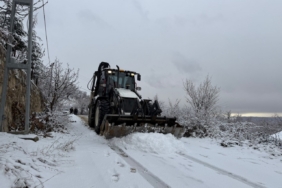 Yeşilyurt Belediyesi karla mücadelede çalışmalarını sürdürüyor