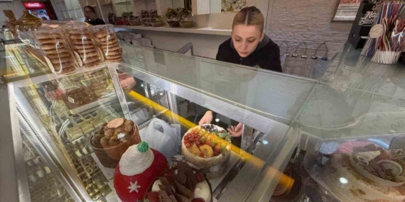 Yılbaşına özel hazırlanan 40 pastaya altın gizlediler