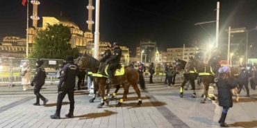 Yılbaşına saatler kala atlı polisler İstiklal Caddesi’nde devriyede