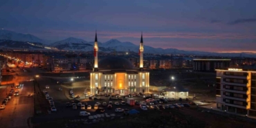 Yıldız Kardeşler Camii ibadete açıldı