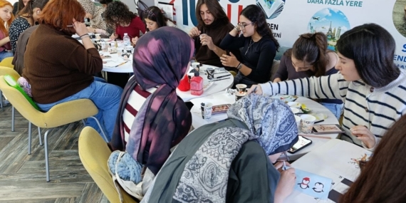 Yılın son resim atölyesi renkli anlara sahne oldu