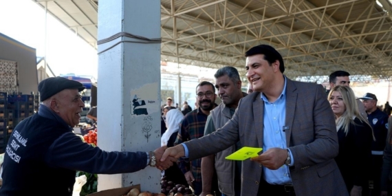 Yılmaz, pazarda vatandaş ve esnafla buluştu