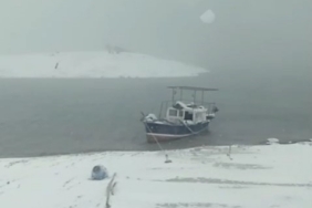 Yoğun kar ve sis balıkçıları durdurdu: Tekneler kıyıya çekildi