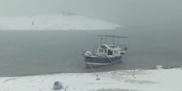 Yoğun kar ve sis balıkçıları durdurdu: Tekneler kıyıya çekildi