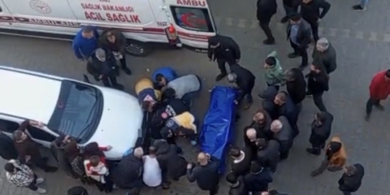 Yol ortasında eşini bıçaklayarak öldürdü