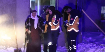 Yolların kapalı olduğu mezrada 70 yaşındaki hasta 112 ekiplerince hastaneye ulaştırıldı