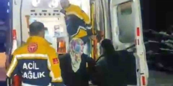 Yolu kapanan köyde doğum sancısı tutan kadın 2 saat süren çalışmayla hastaneye ulaştırıldı