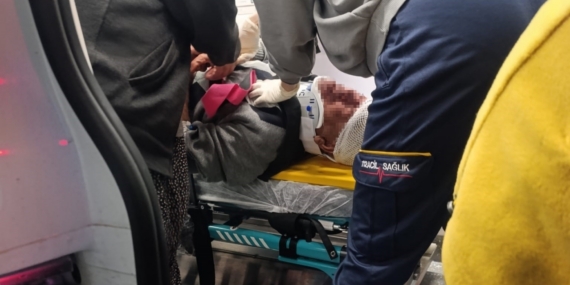 Yolun karşısına geçmek isterken otomobil çarptı: 1 yaralı