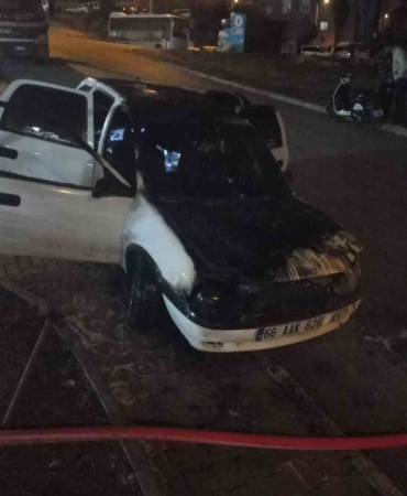 Yozgat’ta otomobil alevlere teslim oldu