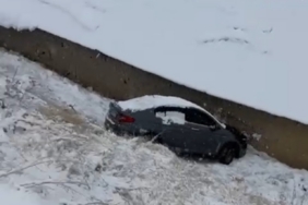 Yüksekova’da kar yağışı ve buzlanma kazaları beraberinde getirdi