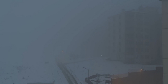 Yüksekova’da yoğun sis hayatı felç etti