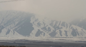Yüksekova’nın etrafını çevreleyen dağlar beyaza büründü