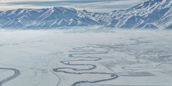 Yüksekova’nın kar altındaki menderesleri hayran bırakıyor