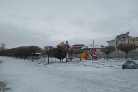 Yunak’ta mevsimin ilk karı yağdı