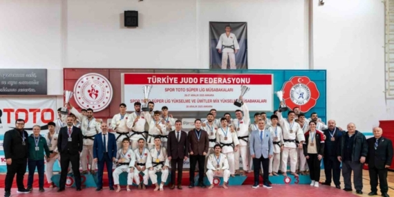 Yunusemre Belediyespor erkek judo takımı Süper Lig’e yükseldi