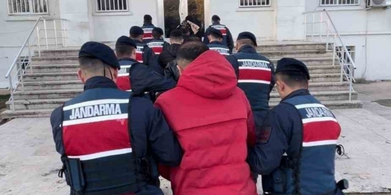 Yurt dışına kaçmak isterken yakalanan 5 kişi tutuklandı