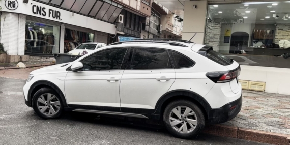 Zeytinburnu’nda park halindeki otomobile silahlı saldırı: O anlar kamerada