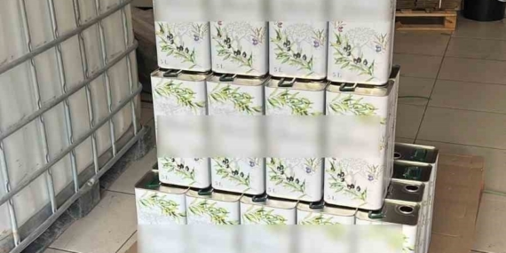 Zeytinyağı şişelerine gizlenmiş 3 bin litre kaçak alkol ele geçirildi