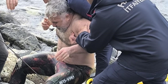 Zıpkın bacağına saplandı, ayağında zıpkınla hastaneye götürüldü